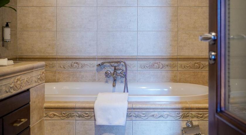 Image of Royal Suite 11