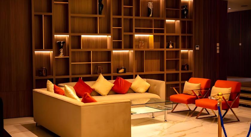 AHLIN TWO SERVICED APARTMENTS - image 3