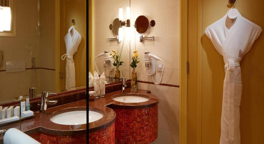 Image of Club King Room 6