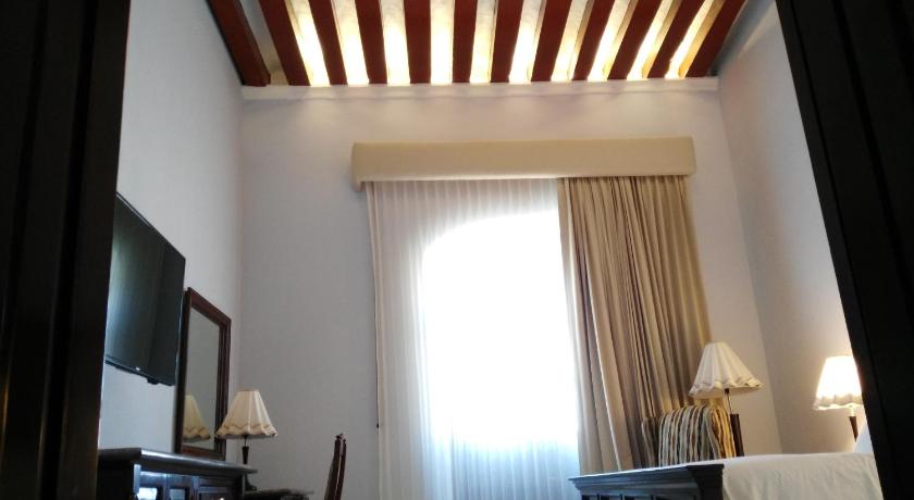 Image of King Suite 6