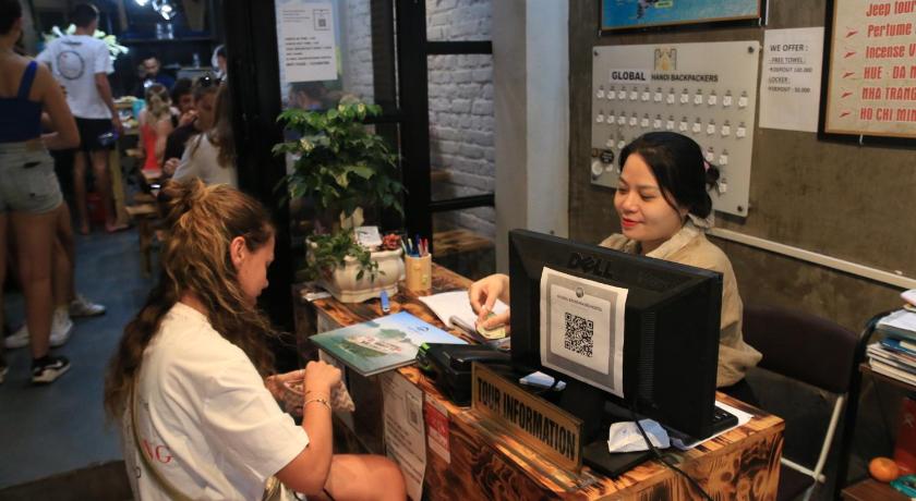 Hanoi Global Backpackers Hostel 3-Star Hotel pool