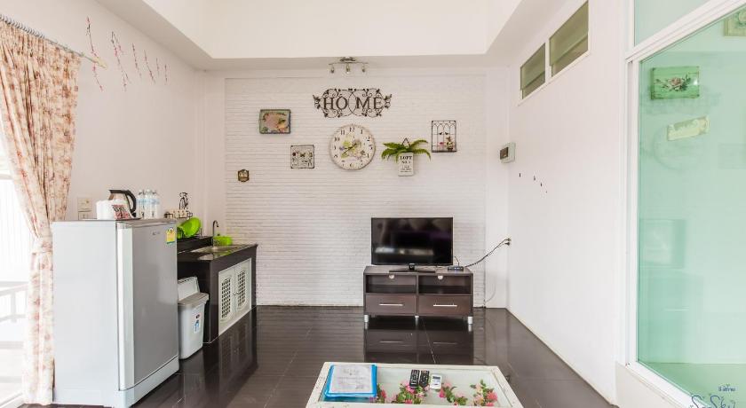 Image of Family Room 14