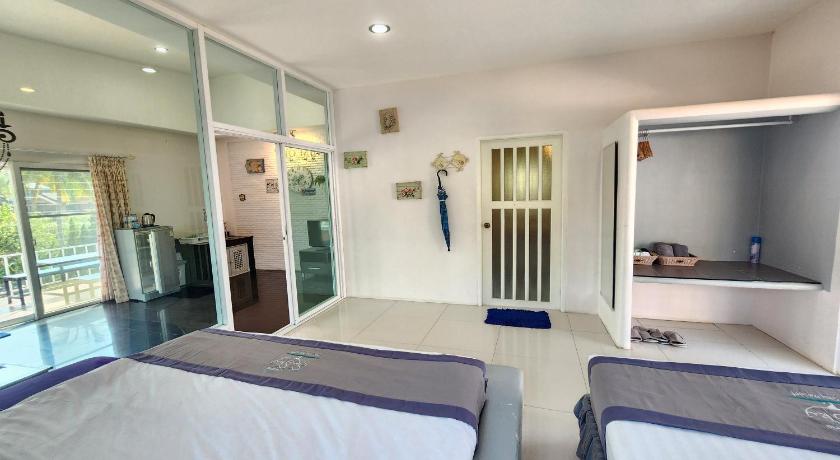 Image of Family Room 12