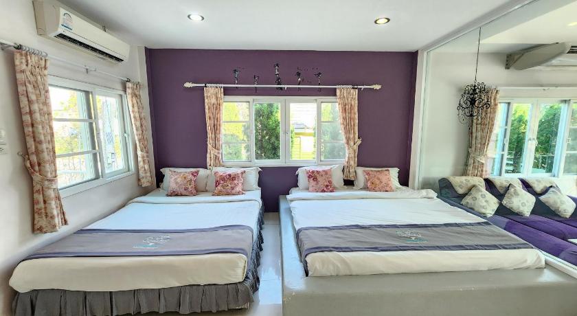 Image of Family Room 9
