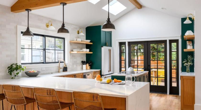 시애틀 (WA) Perch - Emerald Cottage 4성급 숙소 레스토랑