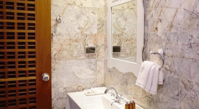 Image of Junior Suite King Bed 8
