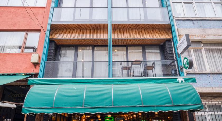 Elephant In The Room – Istanbul, FL