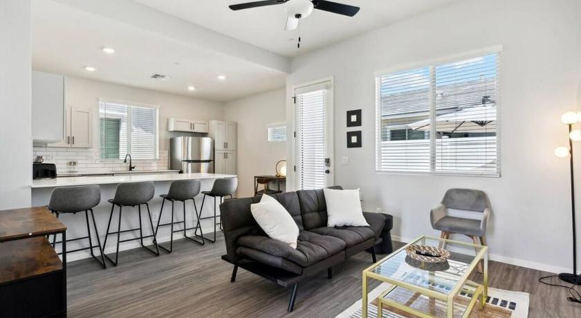 カサグランデ Breezy Modern House in Casa Grande with Pool,BBQ 4つ星 宿泊施設 プール