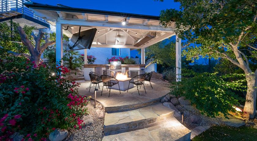 Phoenix Camelback Mountain Mansion - Micro-resort, Views, Golf, Heated Pool, Game Room 4-Star Accommodation pool