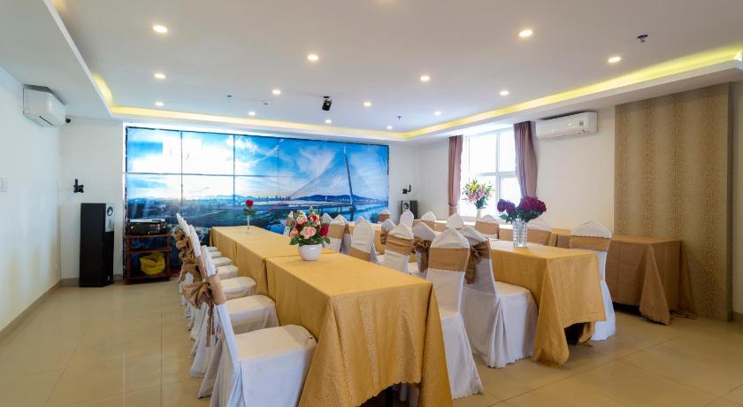 ダナン GOLDEN LIGHT HOTEL 4つ星 ホテル 外観