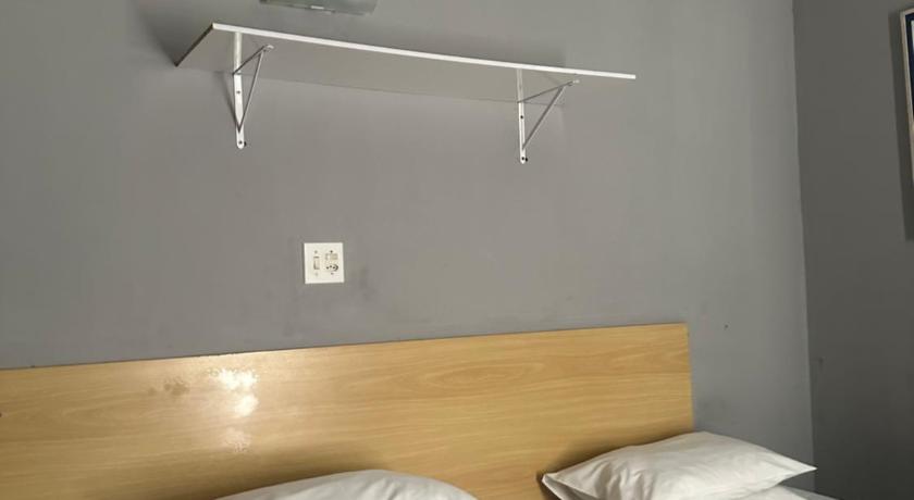 Image of Twin Room 3