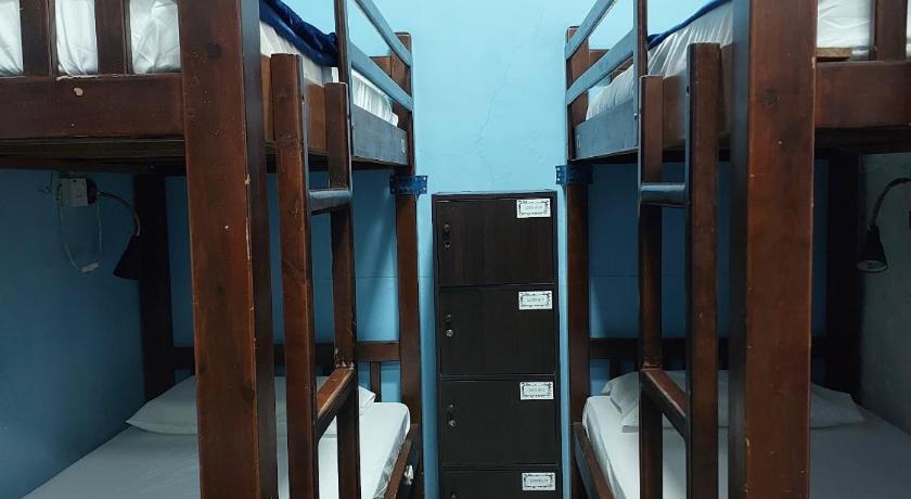 Image of Bunk Bed in a Mixed Dormitory 9