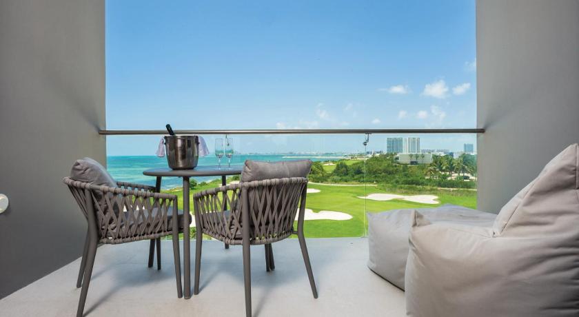 Image of DELUXE FAMILY SUITE OCEAN VIEW 1