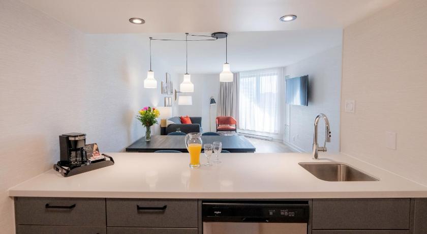 Image of MODERN | Family Two Bedroom Suite /w 1 Bathroom 1