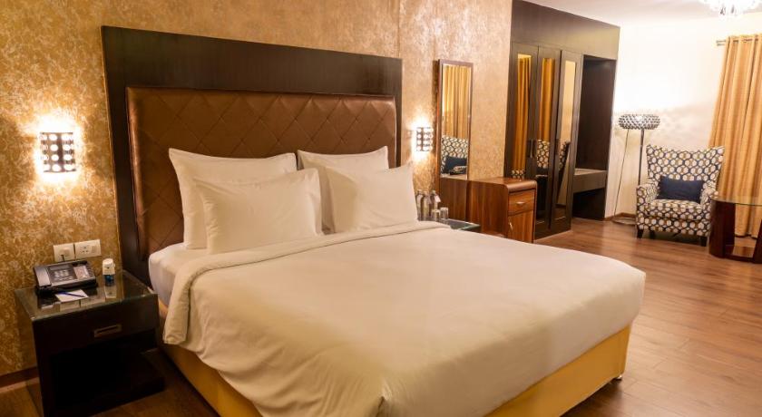 Image of Executive Suite with One way Airport transfer,15% Discount on Food and Soft Beverage and Spa 3