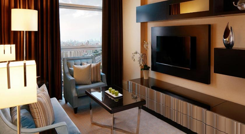 Image of Business Suite 3