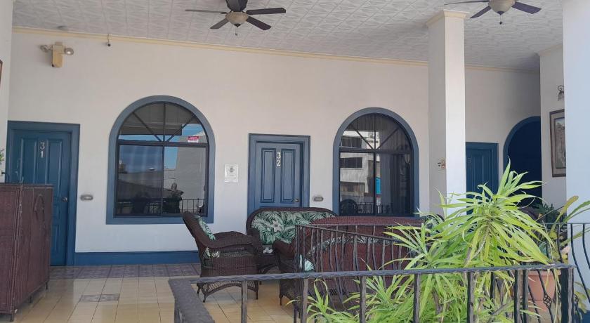 Image of Deluxe Queen Suite 12