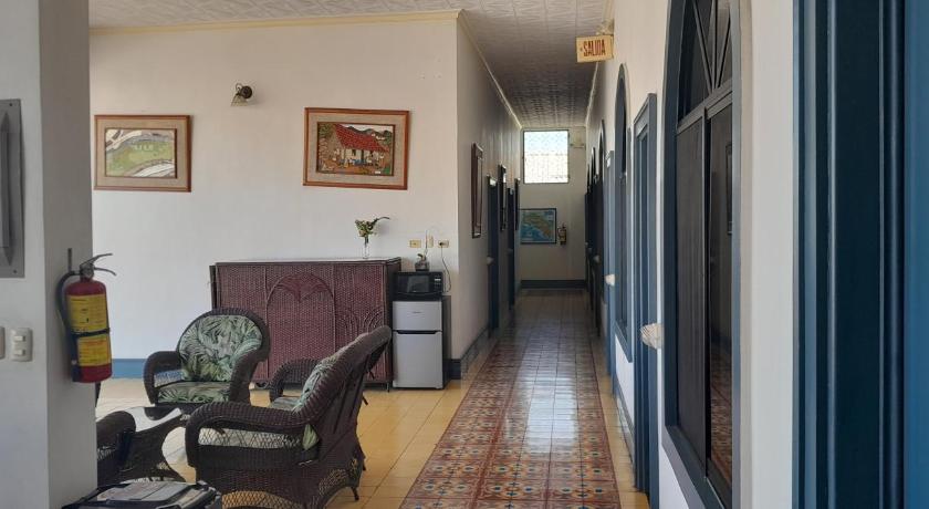 Image of Deluxe Queen Suite 13
