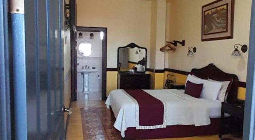 Image of Superior Queen Room - Non-Smoking 9