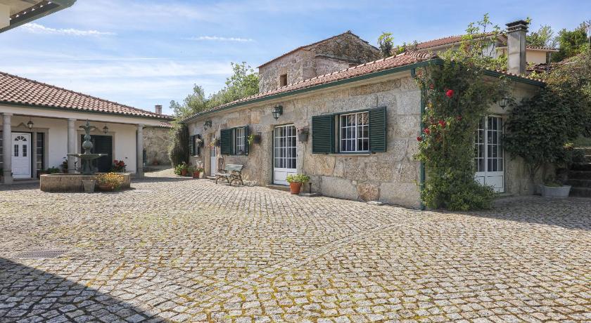 Charming granite cottage in beautiful surroundings