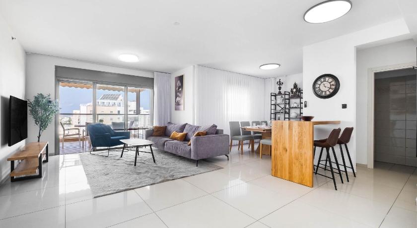 Ashdod Luxe Escape – Spacious, Stylish, with Mamad