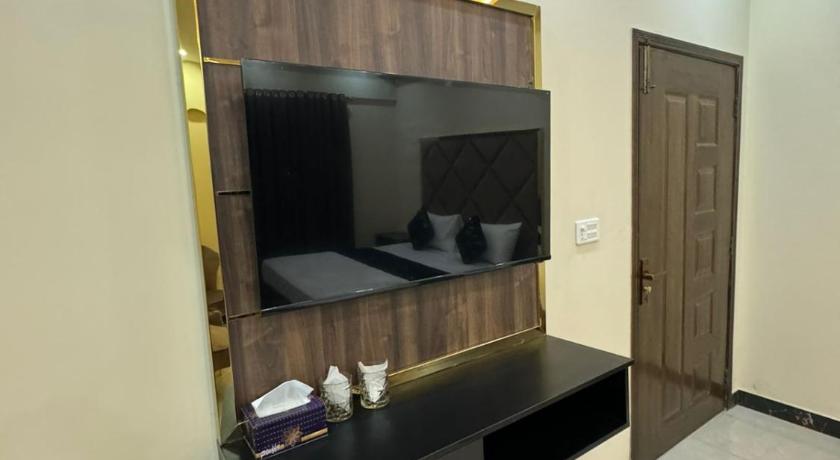 Gold Pine Hotel Lahore – Lahore, WI