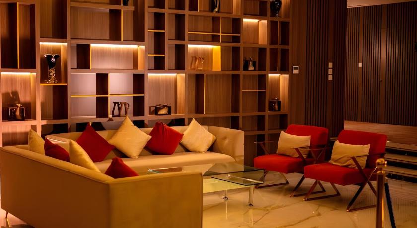 AHLIN TWO SERVICED APARTMENTS - image 9