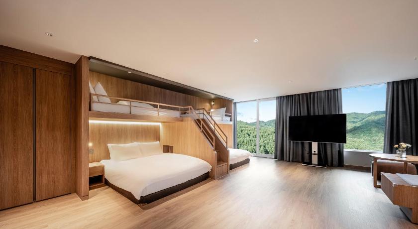 Image of Sky Suite Bunker 3