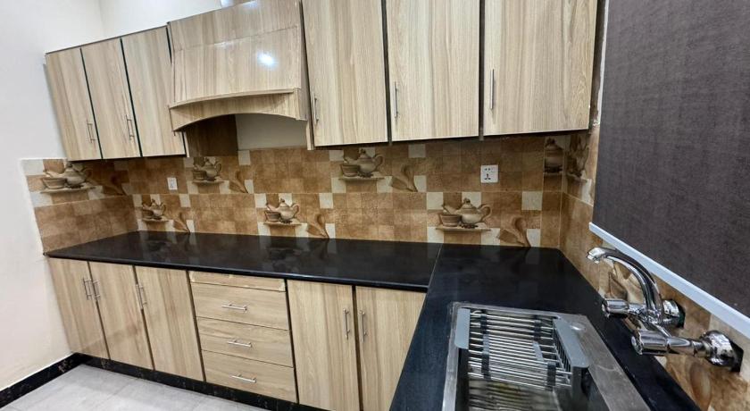 Gold Pine Hotel Lahore – Lahore, WI