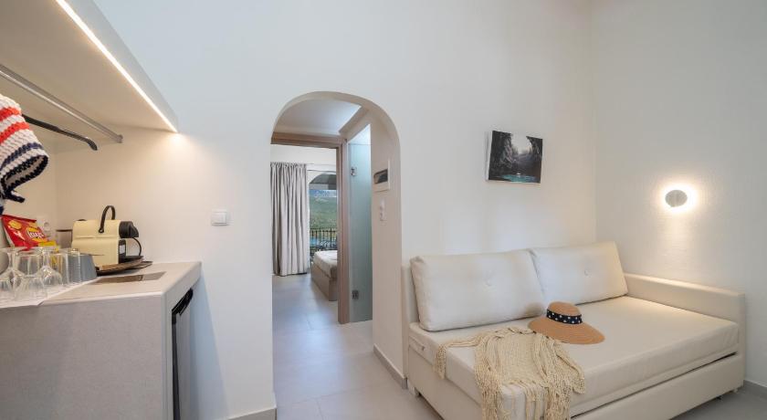 Image of Superior One-Bedroom Apartment with Sea View ( 2 Adults + 2 children) 4