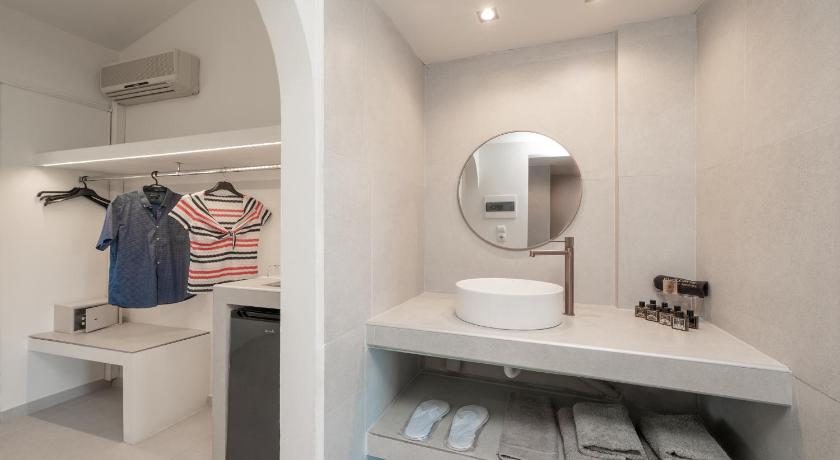 Image of Superior One-Bedroom Apartment with Sea View ( 2 Adults + 2 children) 6