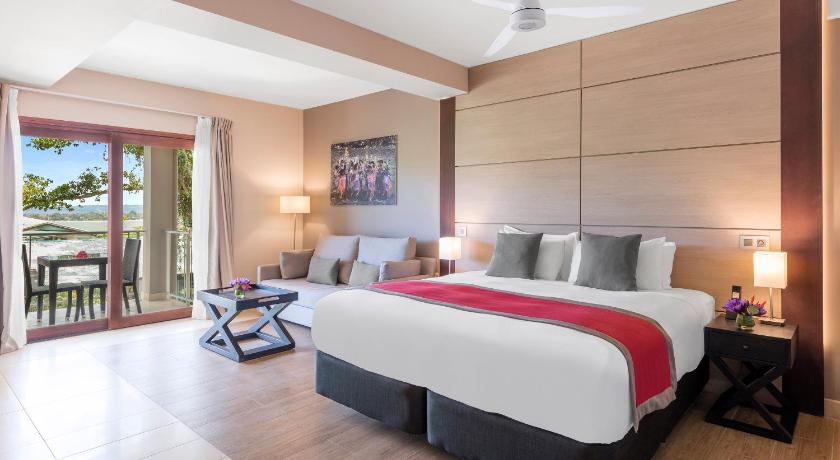 Image of 1 King Bed,&nbsp;Studio, Stair Access Only, Street View, Non-Smoking 3