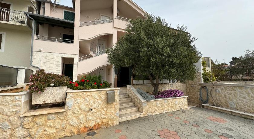 APARTMAN 1 Istocna Gomilica