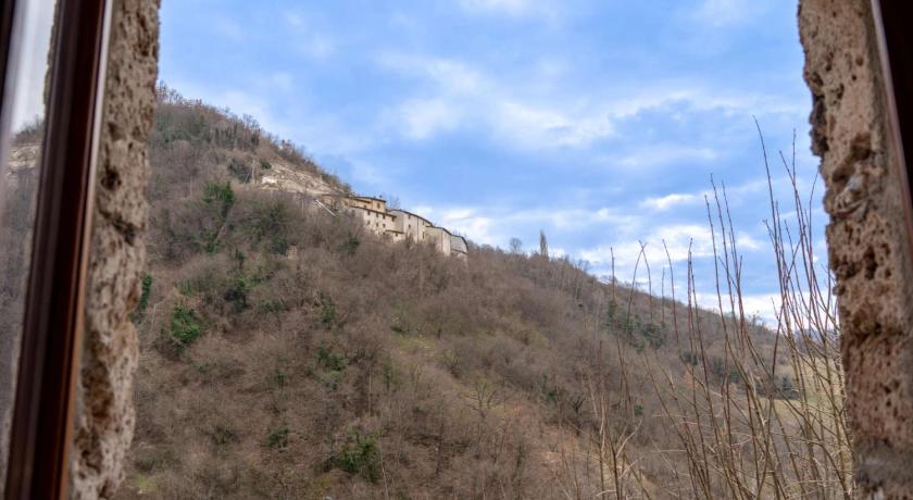 プレチ AFFITTACAMERE RISTORANTE GUAITA SANT'EUTIZIO 2つ星 ホテル プール