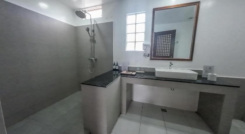Image of Deluxe Triple Room 12