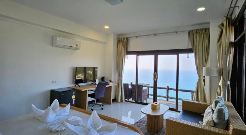 Image of Jacuzzi Ocean View Suite 5