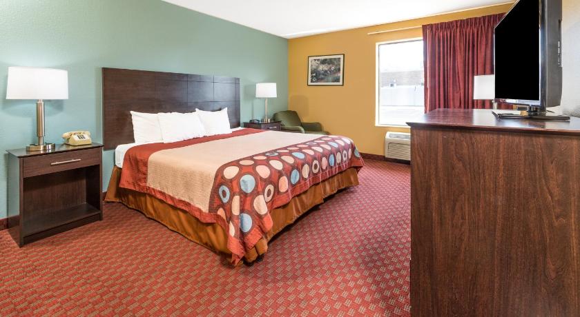 Super 8 By Wyndham Troy Il/St. Louis Area photo