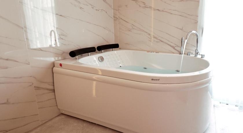 Neva Suite Hotel - image 7