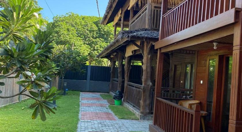 Q'Pelagos Sunset Bungalow - image 6