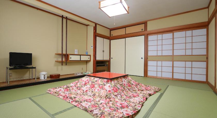 가미 Ryokan Nakaya 1성급 숙소 수영장