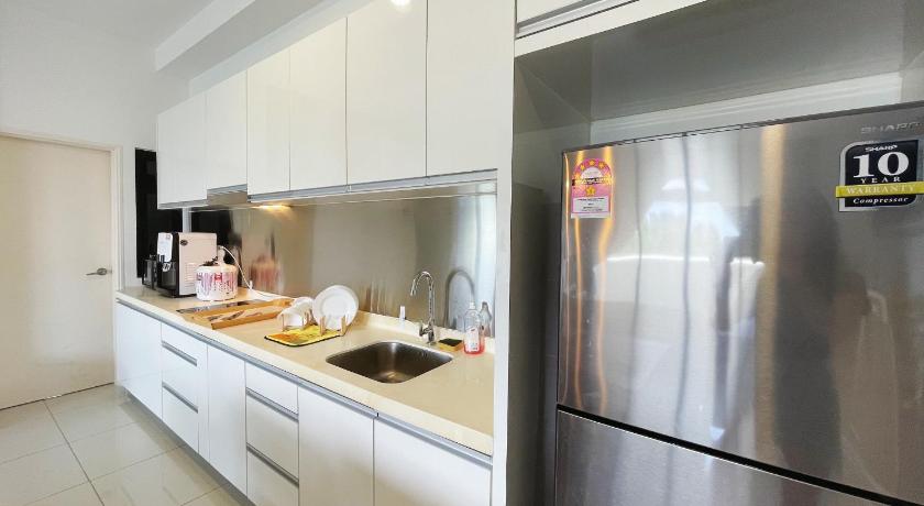 新山 Meridian Medini Near Legoland By Stayrene 5星级 民宿 泳池