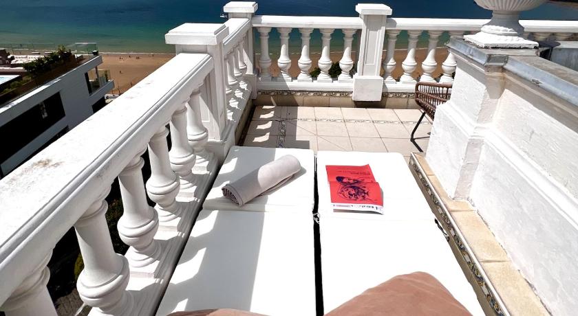 Far Out Inn Pension - image 8