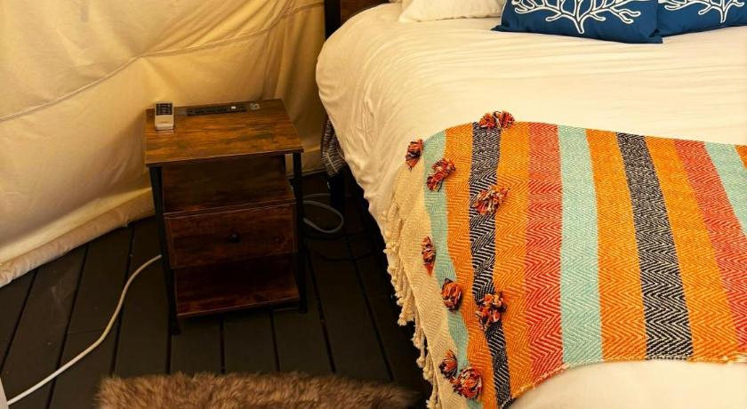 Cave Junction Buck and Does Tipi - 20' - Sleeps up to 4 4-Star Accommodation suite