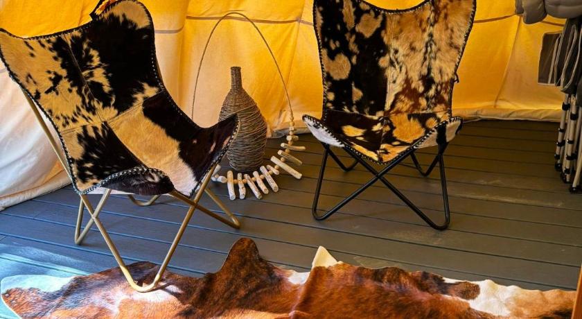 Cave Junction Buck and Does Tipi - 20' - Sleeps up to 4 4-Star Accommodation room