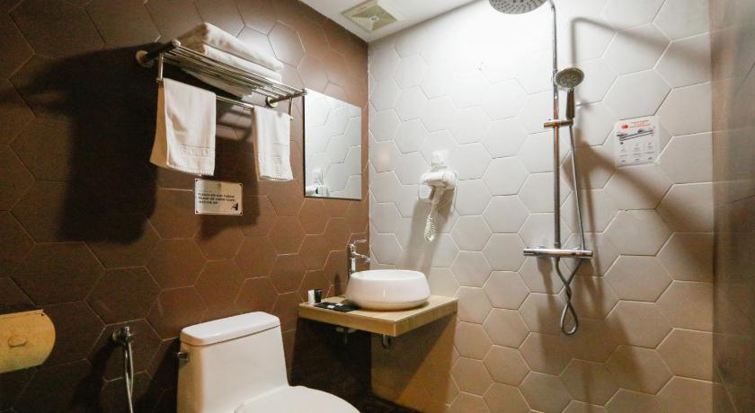 ゴペン Golden Roof Hotel Seri Iskandar ホテル プール