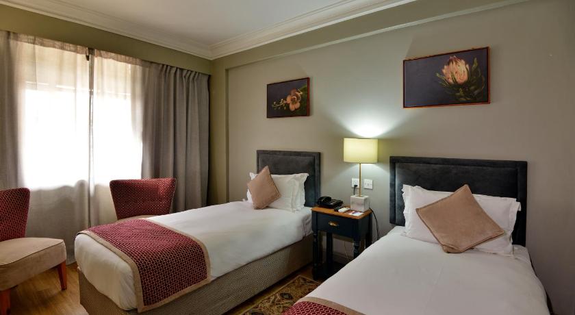 Фото: Двухместный номер Стандарт с 2 кроватями (Standard Twin Room) 0
