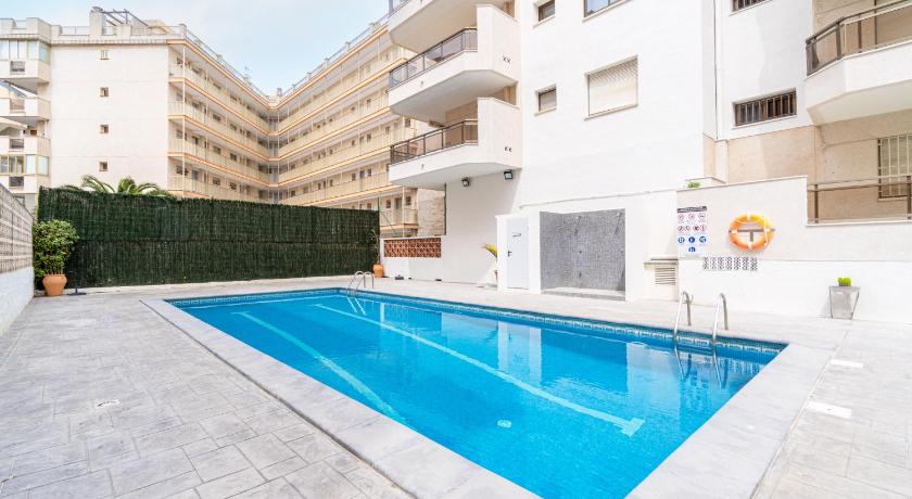 TuristMar - Amplio piso en Salou con piscina - image 6
