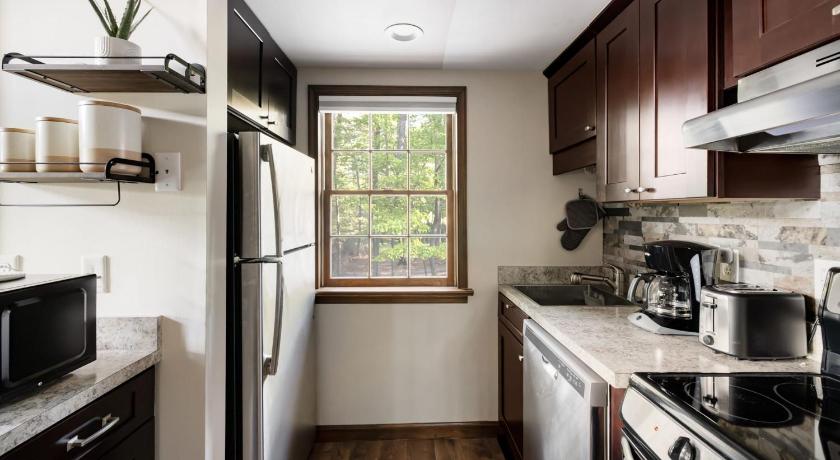 버켈레이 스프링 (WV) Dog-Friendly Chalet w Hot Tub, Fire Pit & Deck 4성급 숙소 로비