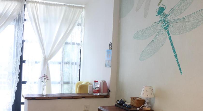 Image of Queen Room with Garden View 6