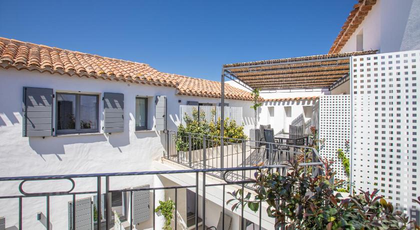 Domu Qirat - Authentic Rooms with Private Terraces